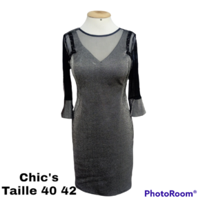 Robe argent paillettée avec manche en mousseline Robe Chic's Marque : chic's Matière : Couleur : argent Taille : 42 Sexe : femme Etat :bon état