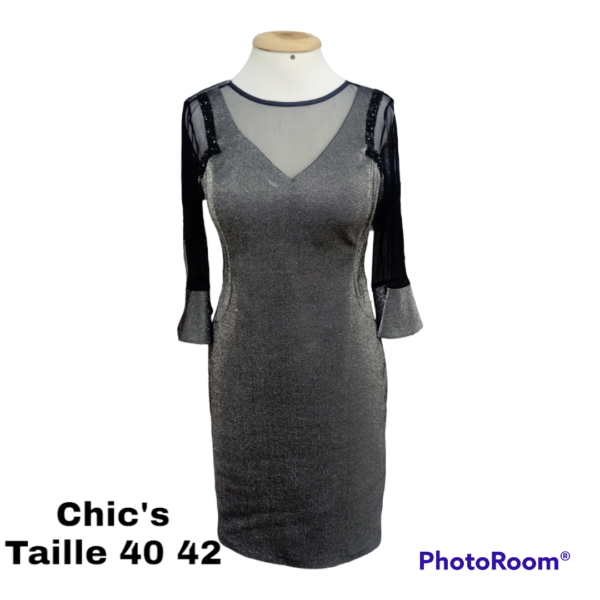 Robe argent paillettée avec manche en mousseline Robe Chic's Marque : chic's Matière : Couleur : argent Taille : 42 Sexe : femme Etat :bon état