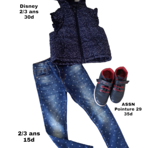 *Doudoune sans manche de la marque Disney *Pantalon jean *Espadrilles de la marque ASSN