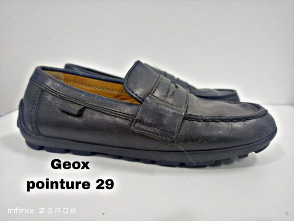 Mocassin Geox Marque : geox Matière : cuir Couleur : noir Taille : 29 Sexe : garçon Etat :bon état